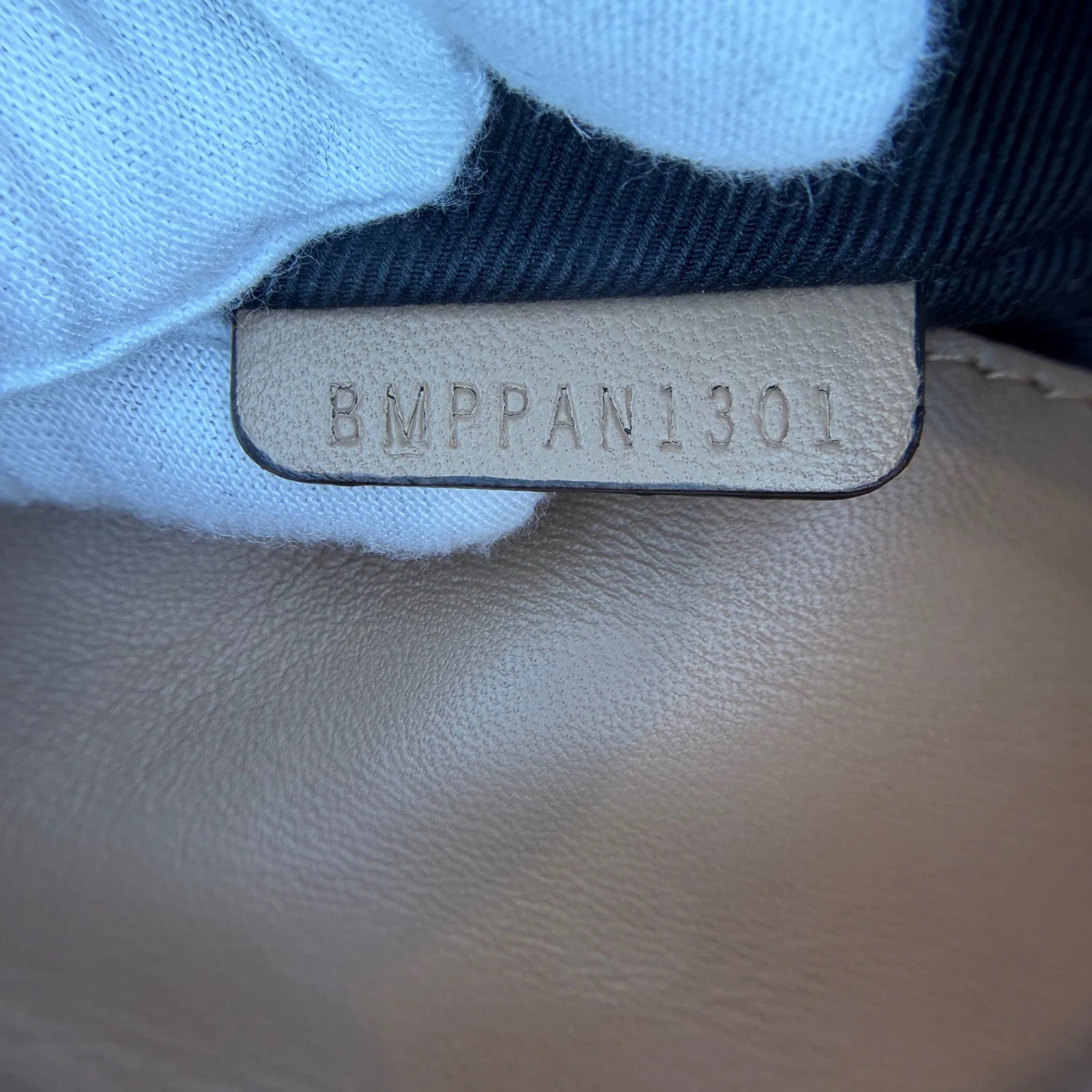 Burberry Style Code Checker — Interior leather-tab code