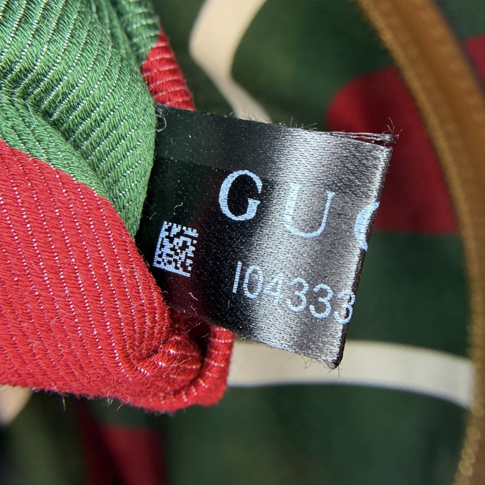 Gucci Serial Number Checker — Black fabric label: first view