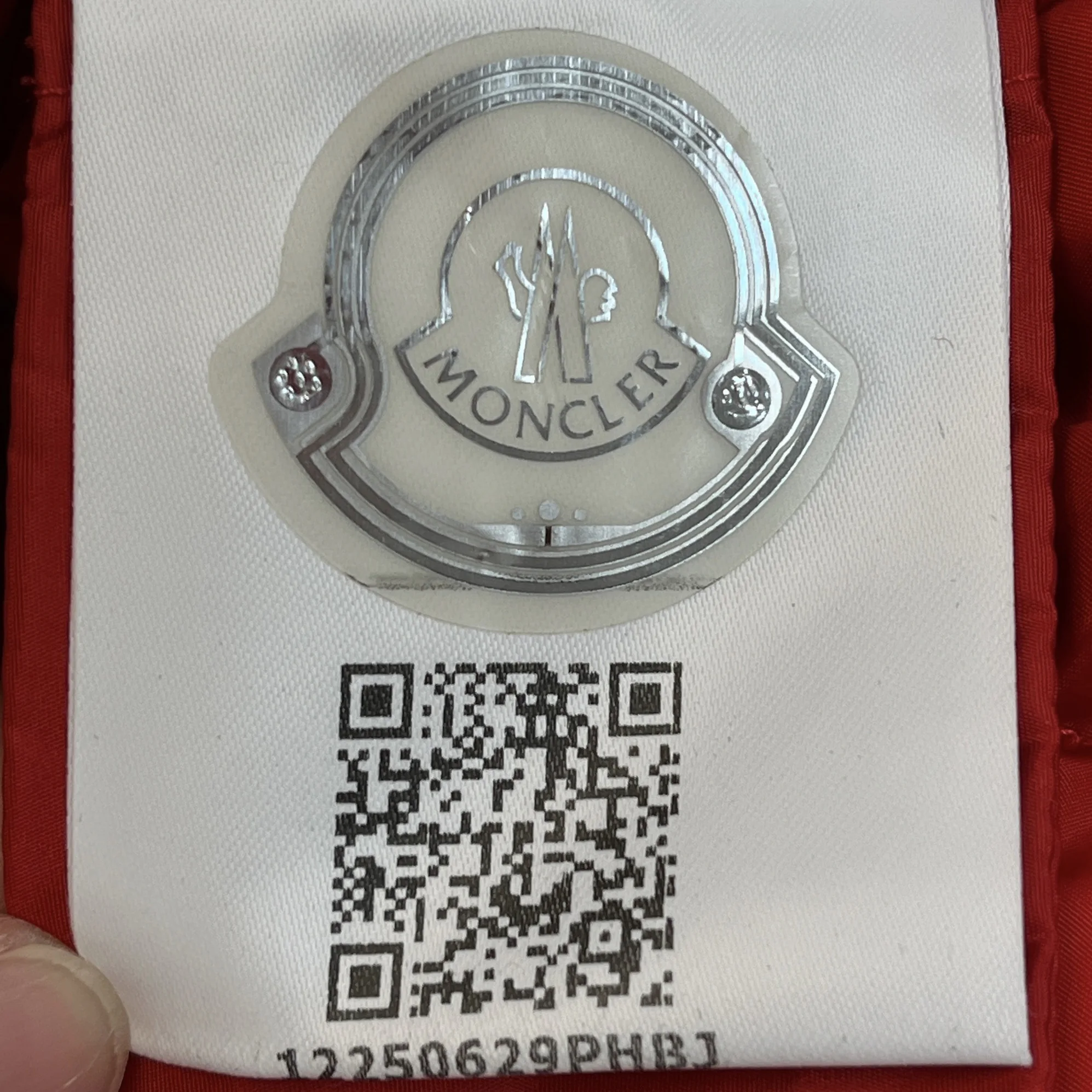Moncler Code Checker — Security label