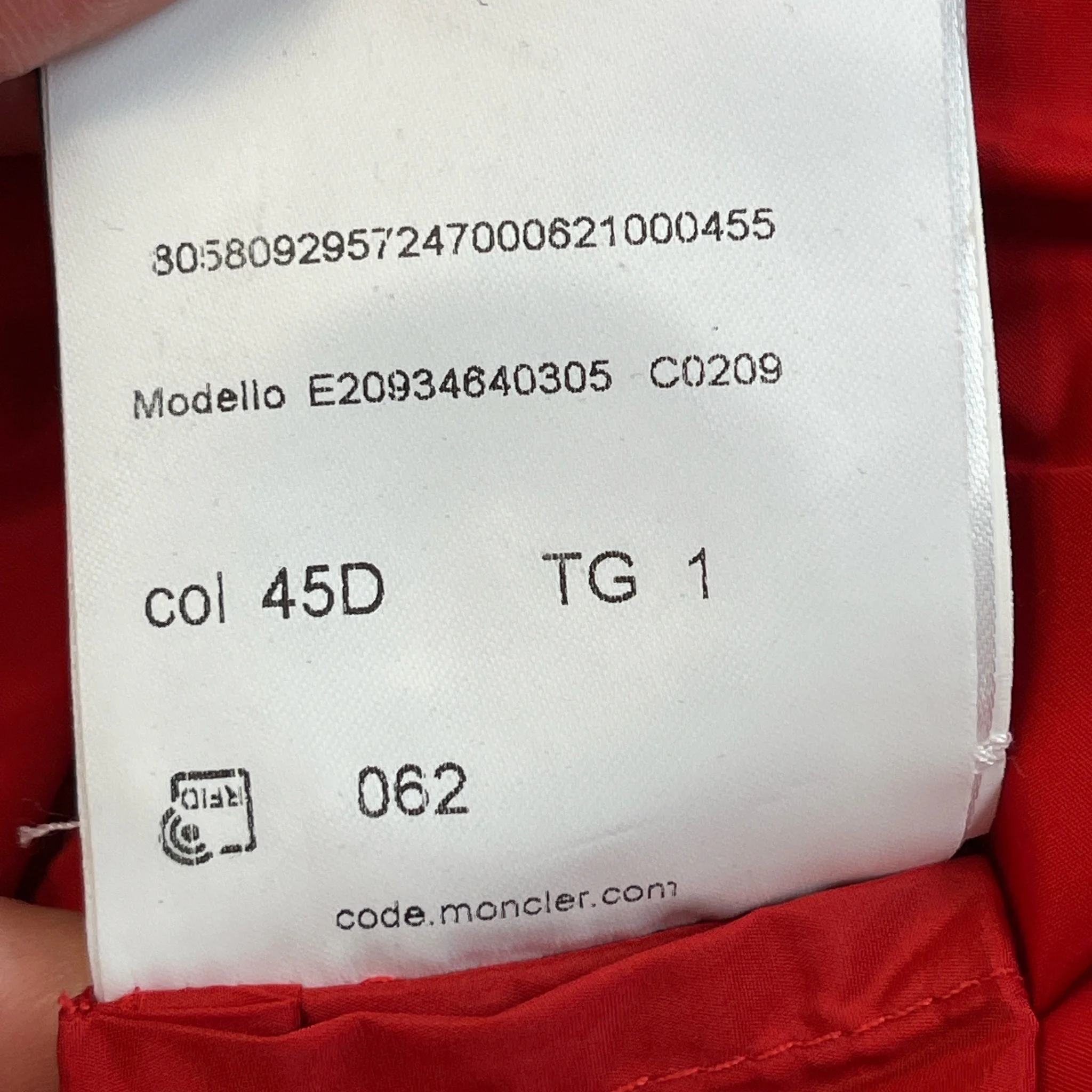 Moncler Code Checker — RFID tag: reverse